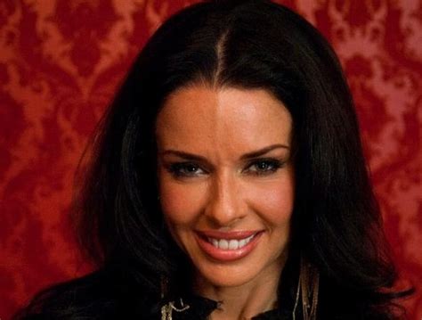 Veronica Avluv – Wikipédia, a enciclopédia livre.